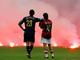 为什么投手在换局休息间隙需要穿着重压服来防止手臂冷缩